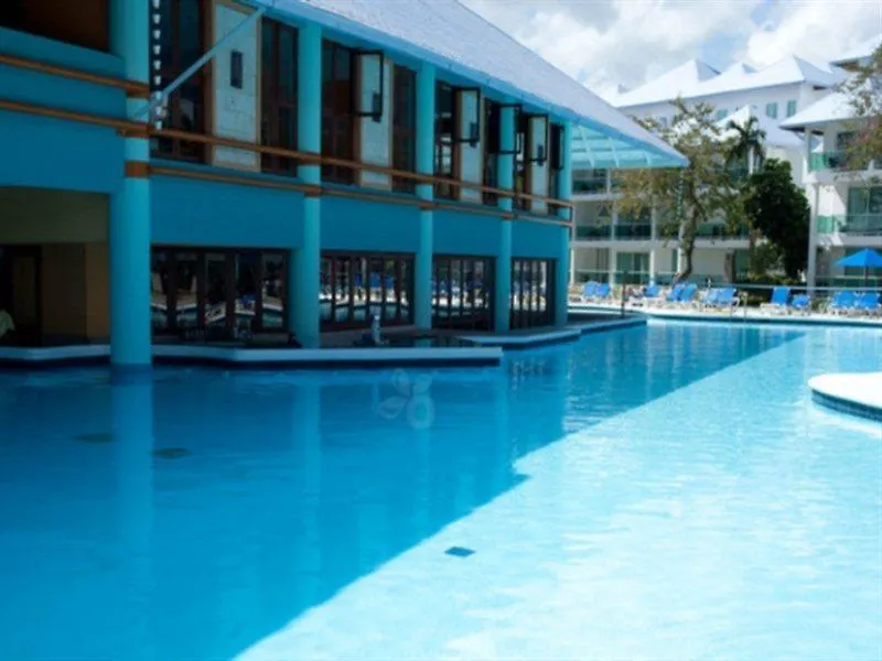 Paradise Beach Resort And Casino contacts